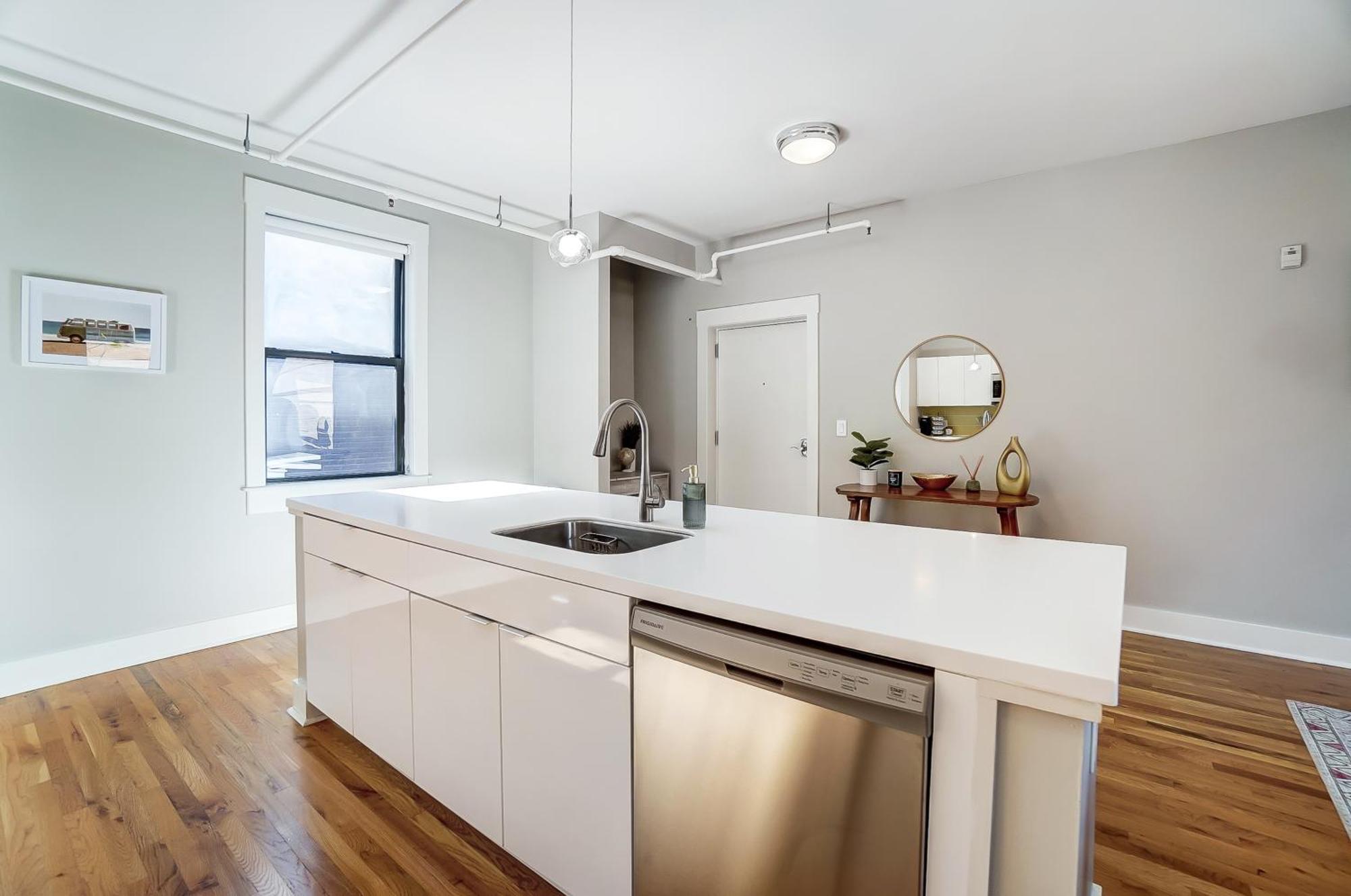 Sunny Downtown Apartment, Walk To Washington Park! Cincinnati Luaran gambar